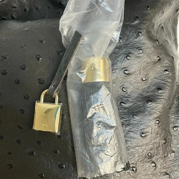 GILI Ostrich Leather Hobo Bag Stirrup Black NWOT Dust bag Shoulder Purse Handbag - Picture 3 of 8